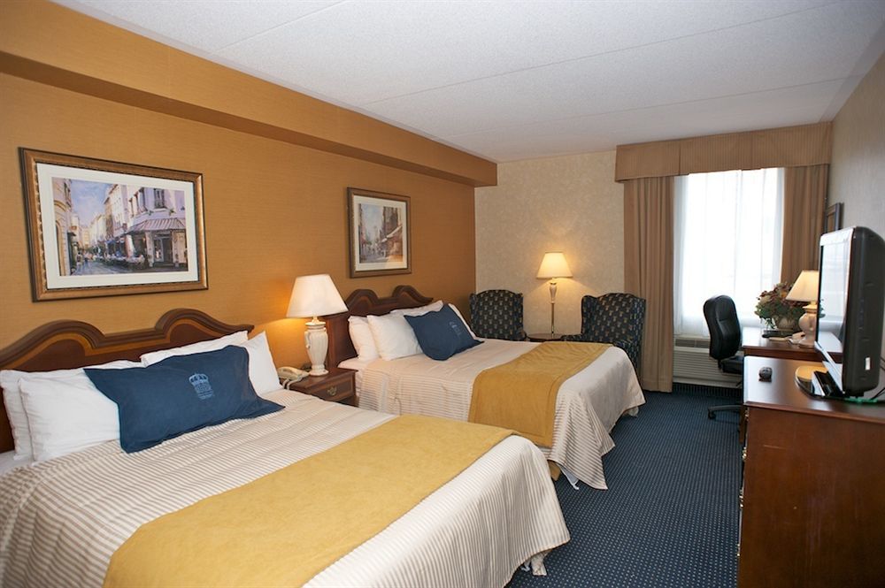 Monte Carlo Inn Airport Suites Mississauga Exterior photo